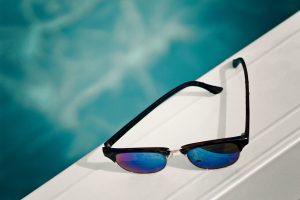 polarized glasses, Photo by Joseph Greve on Unsplash